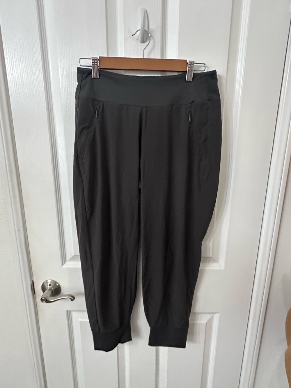 Athleta Trekkie North Joggers Dark Gray Charcoal Size 6 - GUC